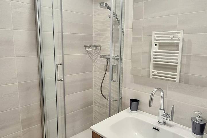 Entire apartment, Renovated Studio 4 pers. at ski slopes with parking in La Joue du Loup, Le Dévoluy