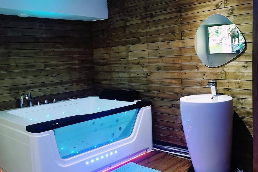 Suite Passion Spa and Sauna,  wifi, Parking in Neuf-Mesnil, Avesnes-sur-Helpe