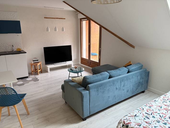 Gîte pour 2 personnes, avec piscine et balcon à Faverges