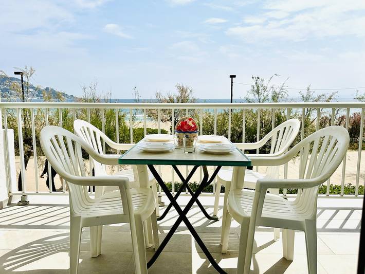 Apartamento entero, 2121 Alexandra 1-6, En 1ª Linea De La Playa Más Espaciosa De Roses, Vista Mar, Gran Terraza. in Santa Margarida, Roses