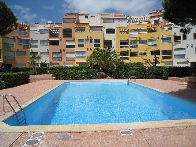 Entire studio, Apartment for 4 with Park and Pool View, prox Downtown and Beach Cap d'Agde in Cap d'Agde, Agde