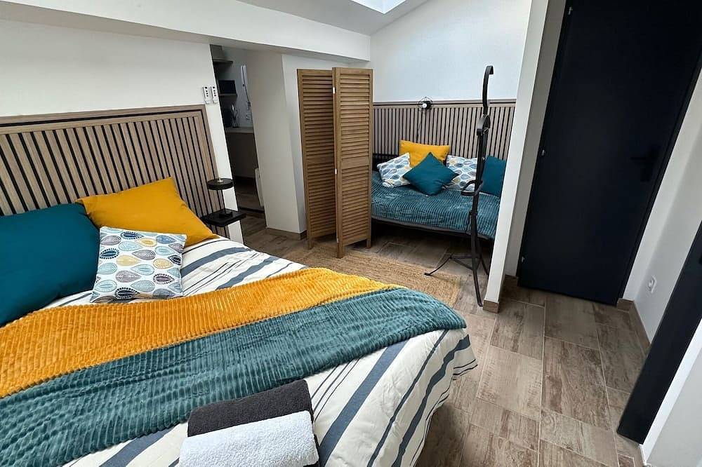 Geheel appartement, Elegant T2 Design & Comfort - Premium Getaway in Calais, Calais en omgeving