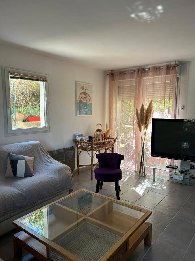 Gîte pour 4 personnes, avec vue et piscine ainsi que jardin et terrasse à Cabasse - 2