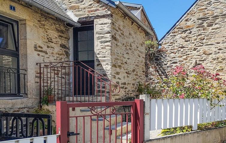 Gîte pour 5 personnes, avec terrasse et piscine, animaux acceptés