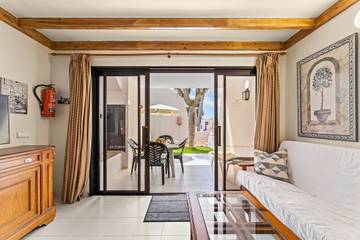 Apartment for 4 People in Central Costa Teguise, Teguise, Photo 2