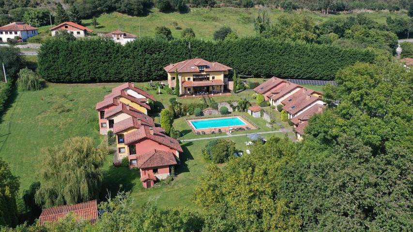 Hotel para 3 personas, con piscina además de vistas y jardín, Se admiten mascotas - 1