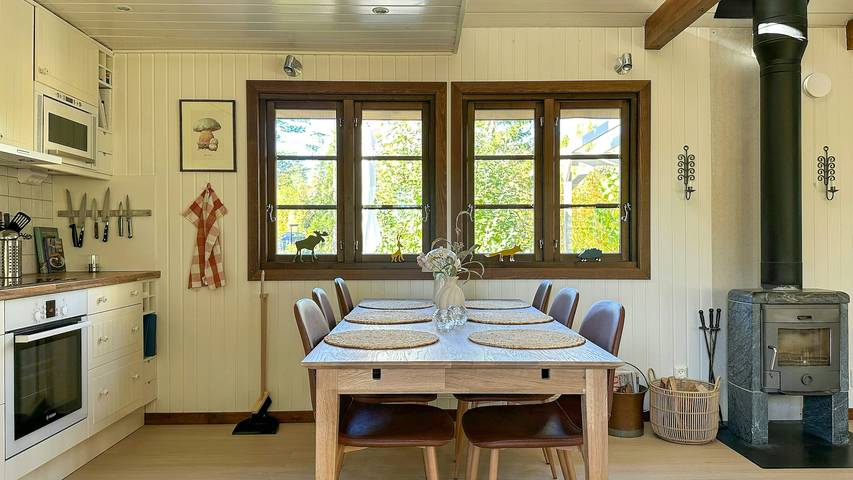 Ferienhaus mit Gewächshaus in der Nähe eines Sees in Flen