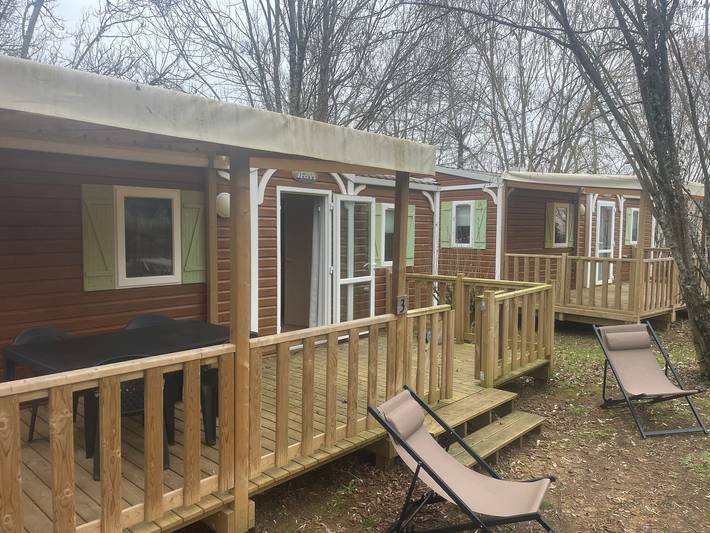 Mobil home pour 6 personnes, animaux acceptés à Saint-Martial-de-Nabirat