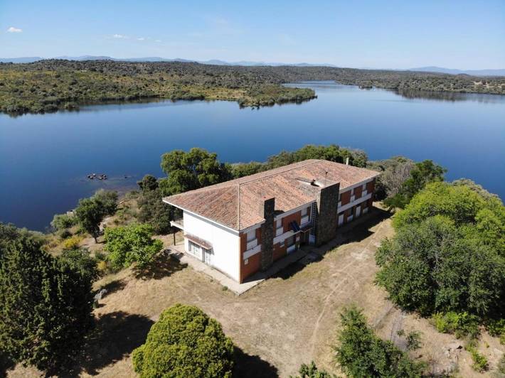 Hostel für 6 Personen, mit Seeblick und Garten, mit Haustier in Extremadura
