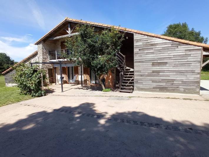 Chambre d’hôte pour 2 personnes, avec piscine ainsi que jardin et balcon, animaux acceptés à Le Poiré-sur-Vie - 3