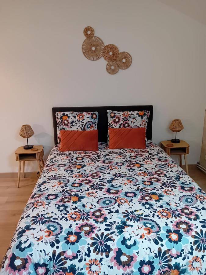 Location de vacances pour 2 personnes, avec jardin ainsi que vue et piscine à Ahun - 2