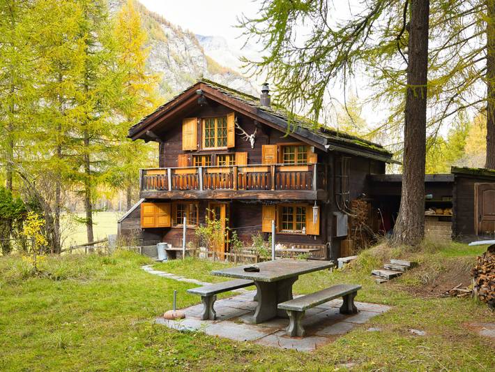 Ferienhaus für 3 Personen, mit Terrasse und Garten sowie Ausblick in Täsch