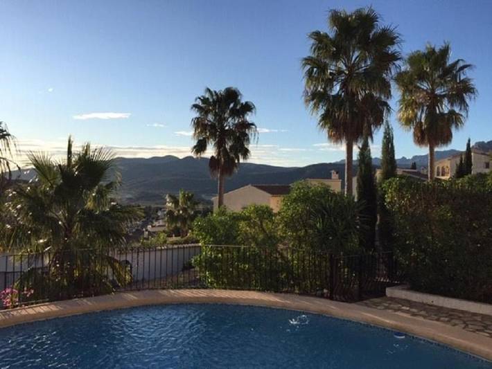 Ferienwohnung für 2 Personen, mit Terrasse und Pool sowie Ausblick in Alcalalí
