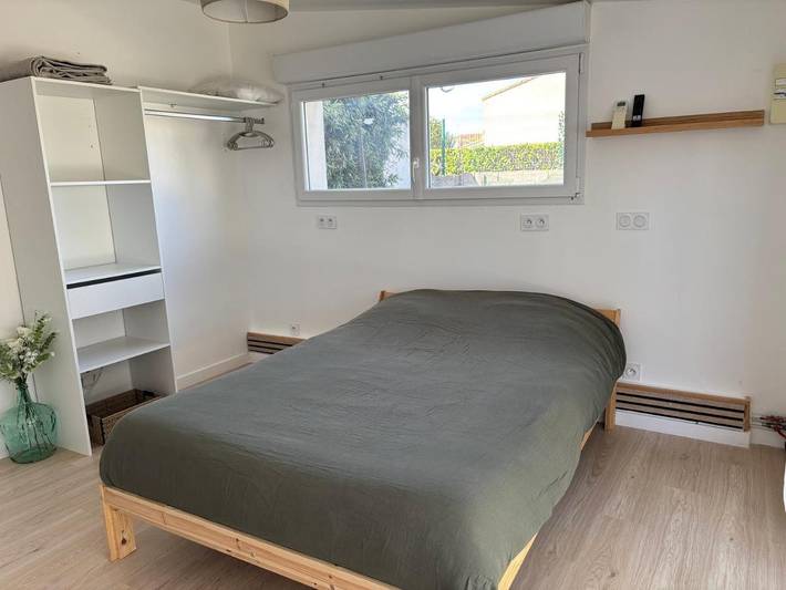 Gîte pour 2 personnes, avec jardin et terrasse ainsi que vue et piscine à Lunel-Viel - 2
