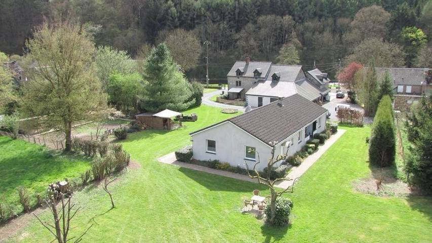 Location de vacances pour 2 personnes, avec Terrasse ainsi que Jardin et Vue dans Sy