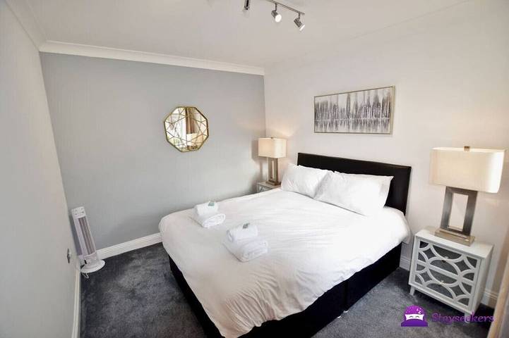 Entire apartment, Oak Tree Boutique 2 bed Apartment - Stayseekers in Salisbury, Wiltshire