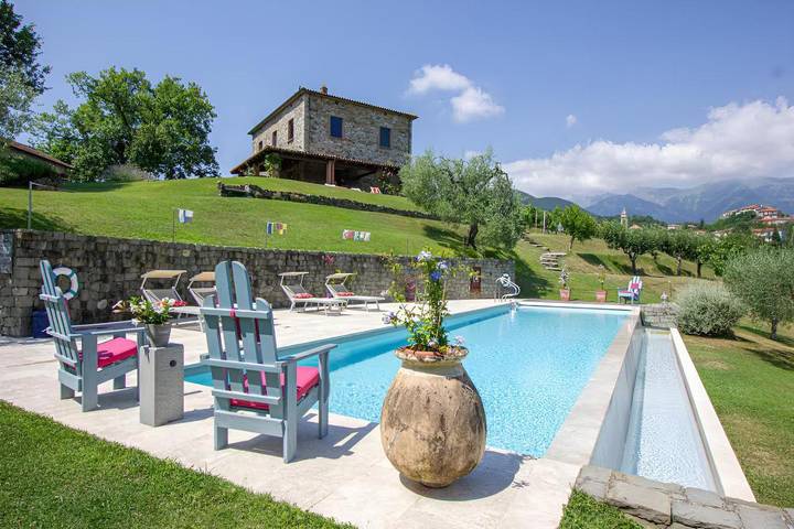 Casa vacanza per 11 persone, con piscina e giardino nonché panorama, con animali domestici - 1
