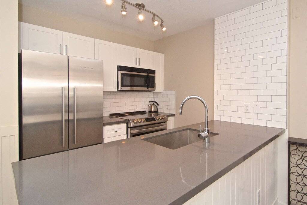 Ganze Wohnung, Vollständig renoviertes Nov 2018, atemberaubendes Condo on Village mit einem der besten Decks im Village in Whistler, Whistler Blackcomb