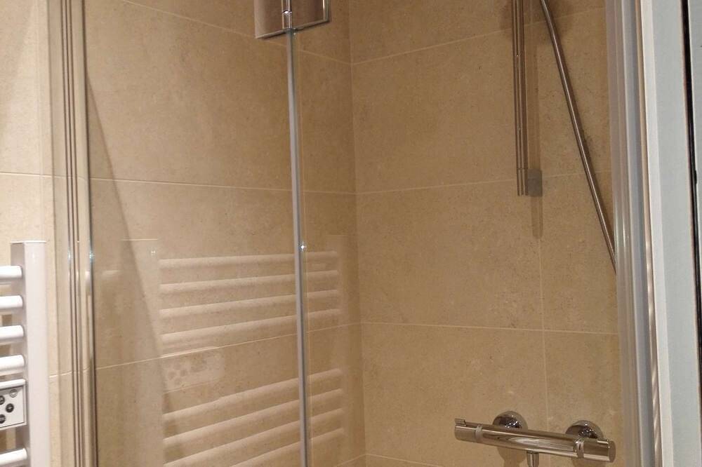 Entire apartment, ★★★ Bright one-bedroom apartment in downtown Voltaire with courtyard ★★★ in Saint-Quentin, Aisne