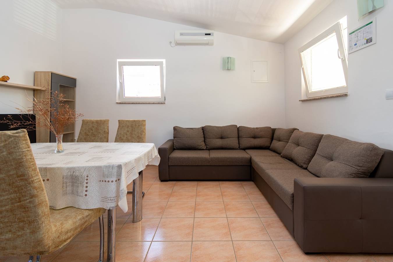 Ganze Wohnung, 2-Zimmer-Ferienwohnung mit Terrasse und Meerblick Tkon, Pasman A-19914-a in Tkon, Pasman