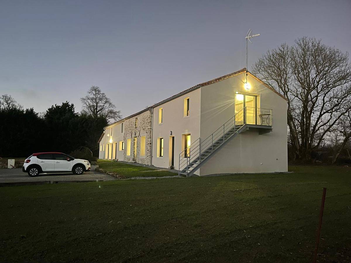 Large Double Room in La Roche-sur-Yon, Vallée de la Loire