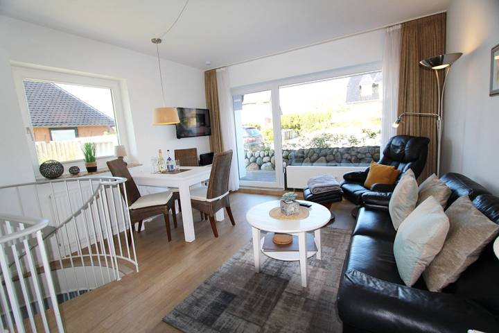 Ganze Wohnung, Helles freundliches Ferienappartement in idealer Lage für bis zu zwei Personen in Wenningstedt, Sylt