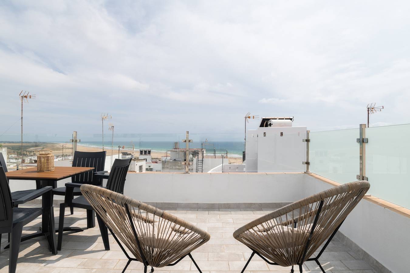 Apartamento entero, Apartamento 'Boquerón' con vistas al mar, terraza privada y Wi-Fi in Conil de la Frontera, Costa de la Luz