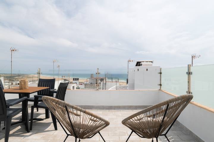 Apartamento entero, Apartamento 'Boquerón' con vistas al mar, terraza privada y Wi-Fi in Conil de la Frontera, Costa de la Luz