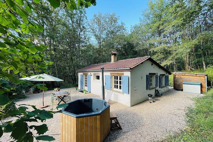 Location de vacances pour 4 personnes, avec Jacuzzi ainsi que Terrasse et Jardin à Sainte-Foy-de-Longas