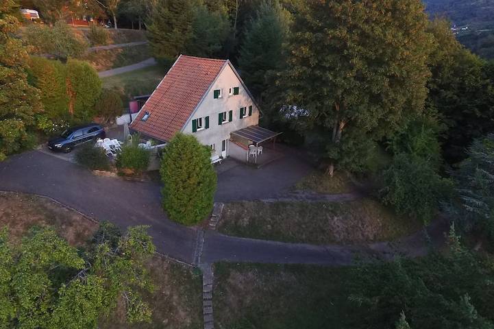 Gîte pour 6 personnes, avec Jacuzzi ainsi que Terrasse et Piscine