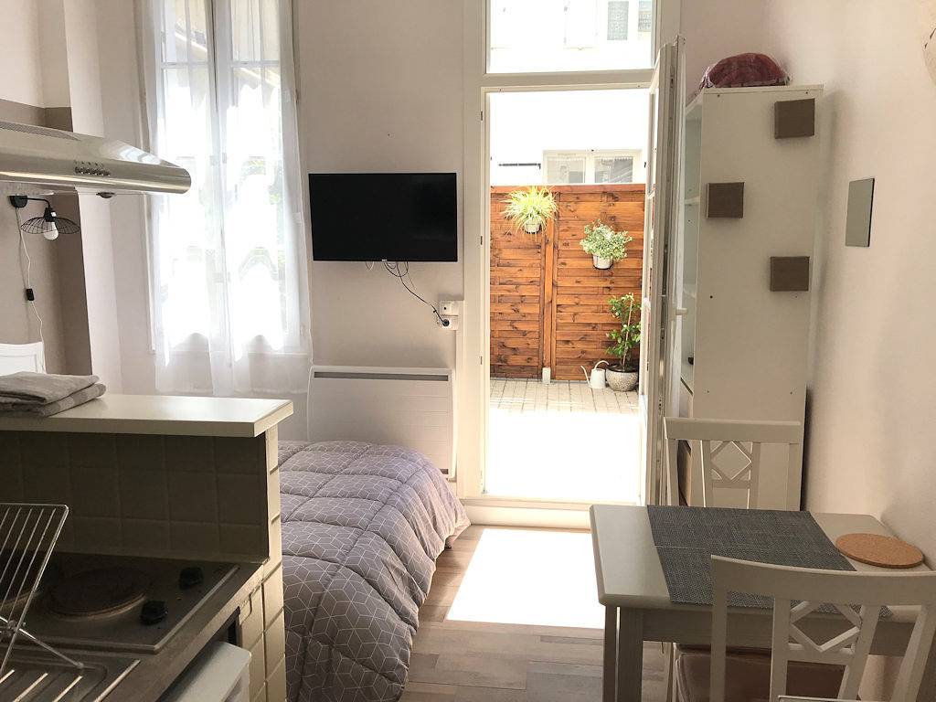 Studio entier, Studio meublé « Alo », proche des Thermes in Rochefort, Région de Rochefort