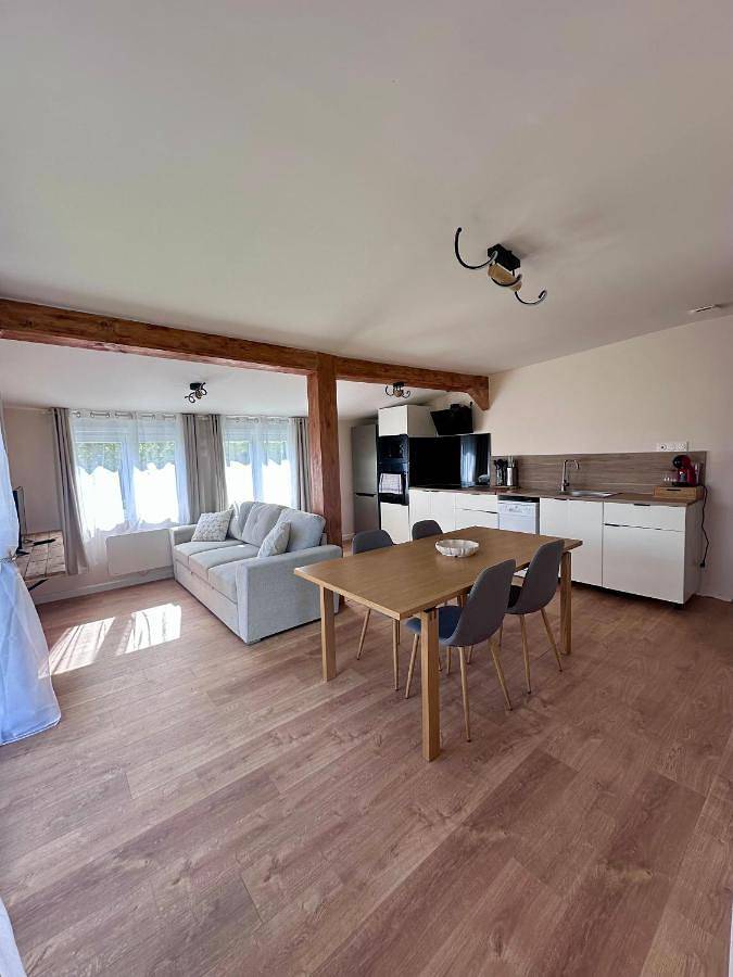 Location de vacances pour 4 personnes, avec jardin à Saint-Lubin-des-Joncherets
