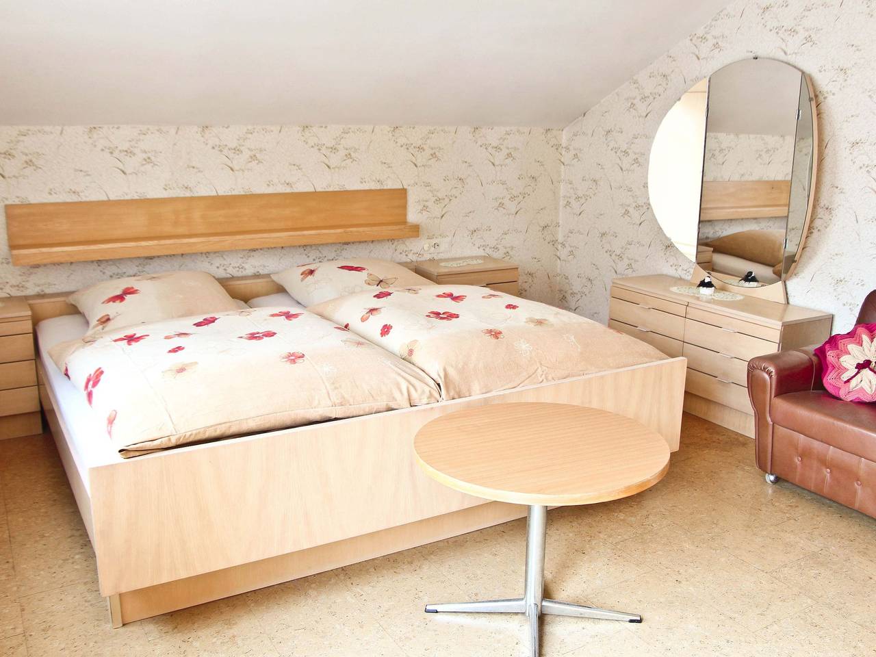 Ganze Ferienwohnung, Ferienwohnung Haus Gentner - Ferienwohnung, 100 qm, 2 Schlafzimmer, Balkon, max. 6 Personen in Beuren, Albsteig Etappe 9