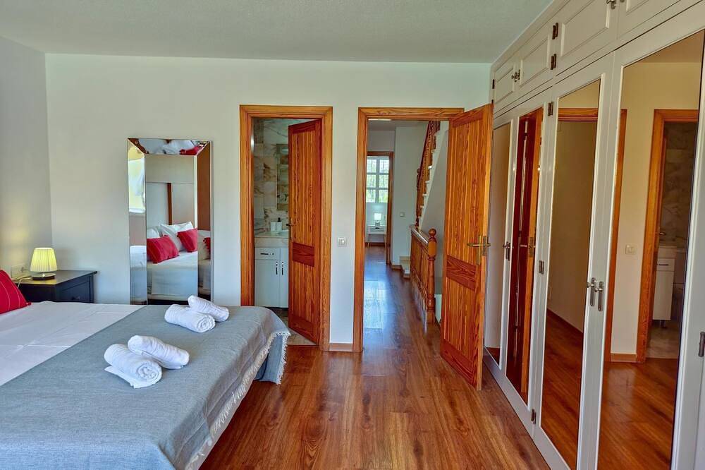 4 chambres, Terrasse, Wi-Fi, Piscine, 5 min. de la plage in Playa de las Américas, Arona