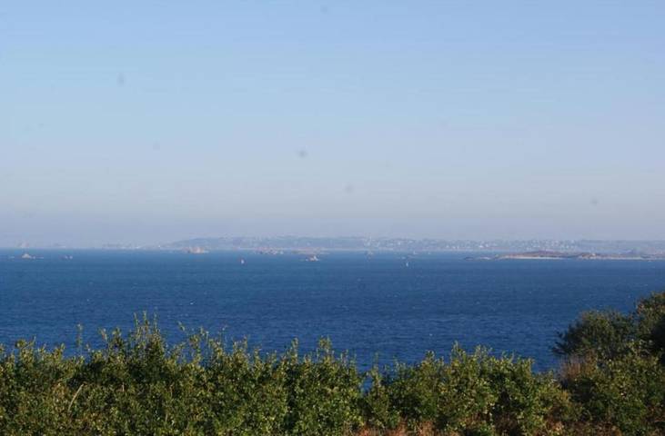 Location de vacances pour 4 personnes, avec jardin ainsi que piscine et vue dans Plage De Kersaliou - 3