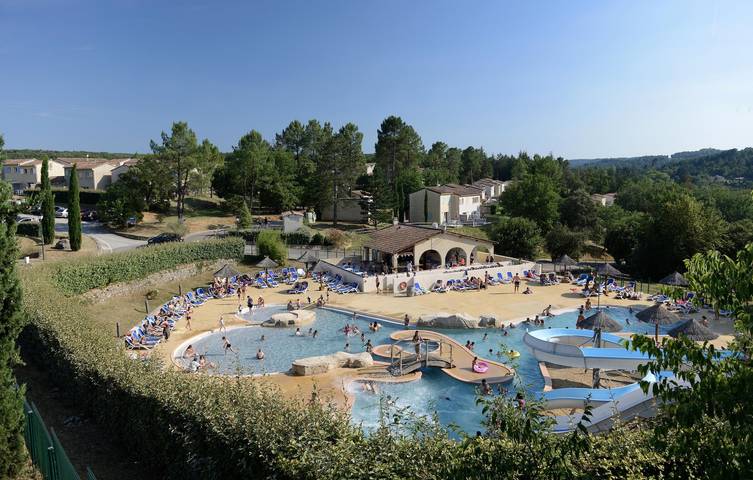 Location de vacances pour 5 personnes, avec Balcon et Terrasse ainsi que Jardin et Bassin pour enfant à Salavas