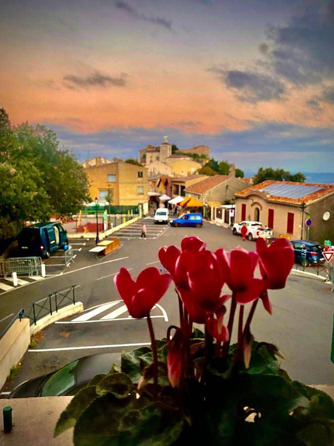 Hôtel pour 2 personnes, avec vue et jardin à Mimet - 2