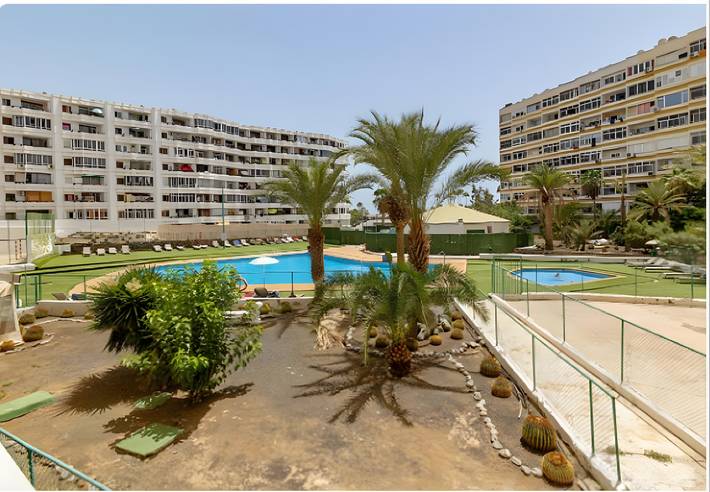 Entire apartment, Vacation Apartment 'Rayito De Sol 2' with Shared Pool, Wi-Fi and Air Conditioning in Maspalomas, San Bartolomé de Tirajana