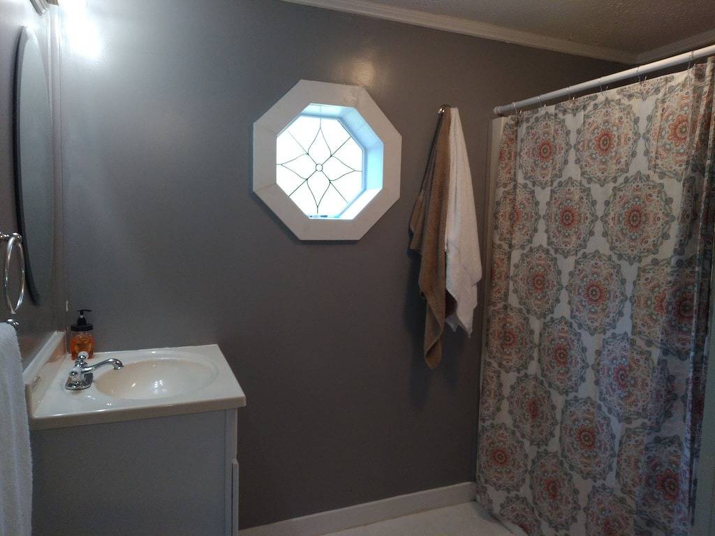 House sleeps 6. Just 5 minutes Patoka Lake boat ramp. Anglers Welcome! in Orange County (IN)