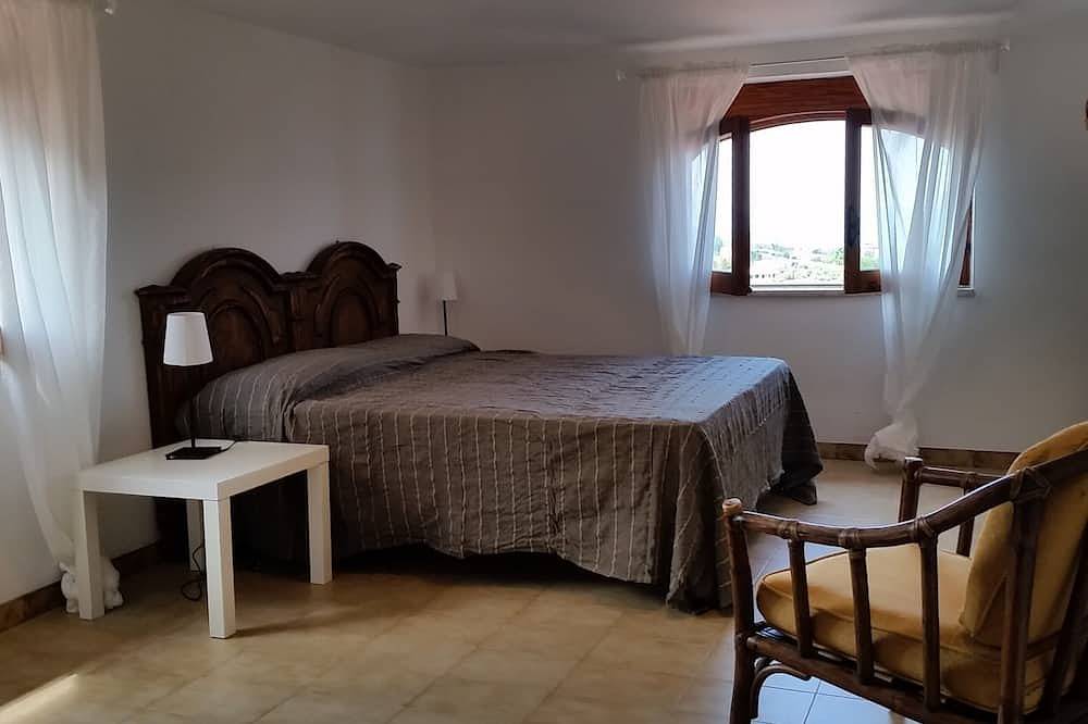 Appartamento intero, Villa Anna- Mansarda vista mare con terrazza, a pochi minuti dalla spiaggia in Marina di Fuscaldo, Fuscaldo