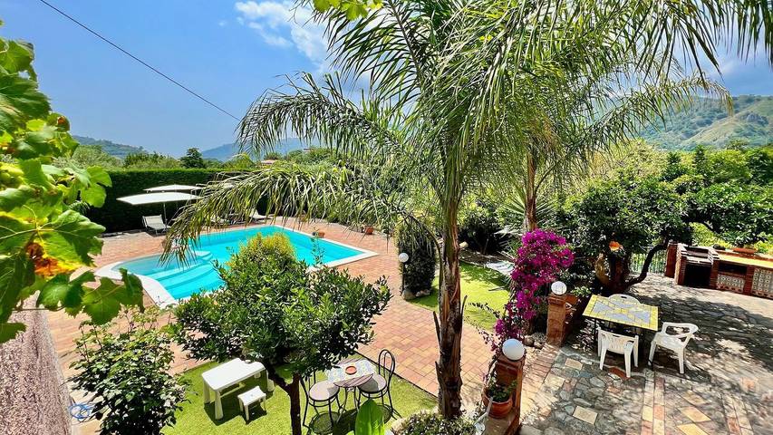 Casa vacanza per 6 persone, con terrazza e giardino nonché piscina in Francavilla di Sicilia