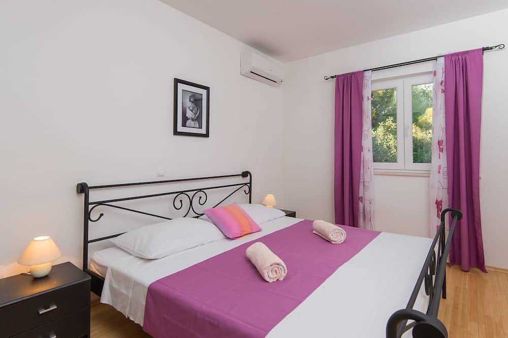 Ganze Wohnung, Apartments Prižba / Beachfront 3-bedroom Apartment on Korčula Island in Blato, Korcula