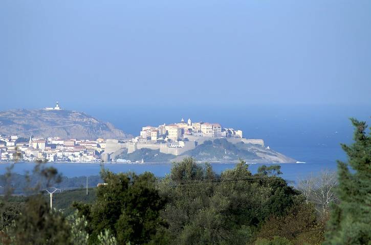 Gîte pour 2 personnes, avec jardin à Calenzana - 4