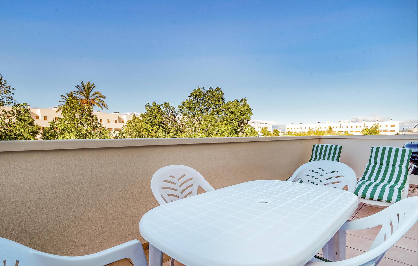 Apartamento vacacional entero, Apartamento de 180m2 con piscina y aire acondicionado, cerca de Timanfaya Golf in San Jorge, Provincia de Castellón