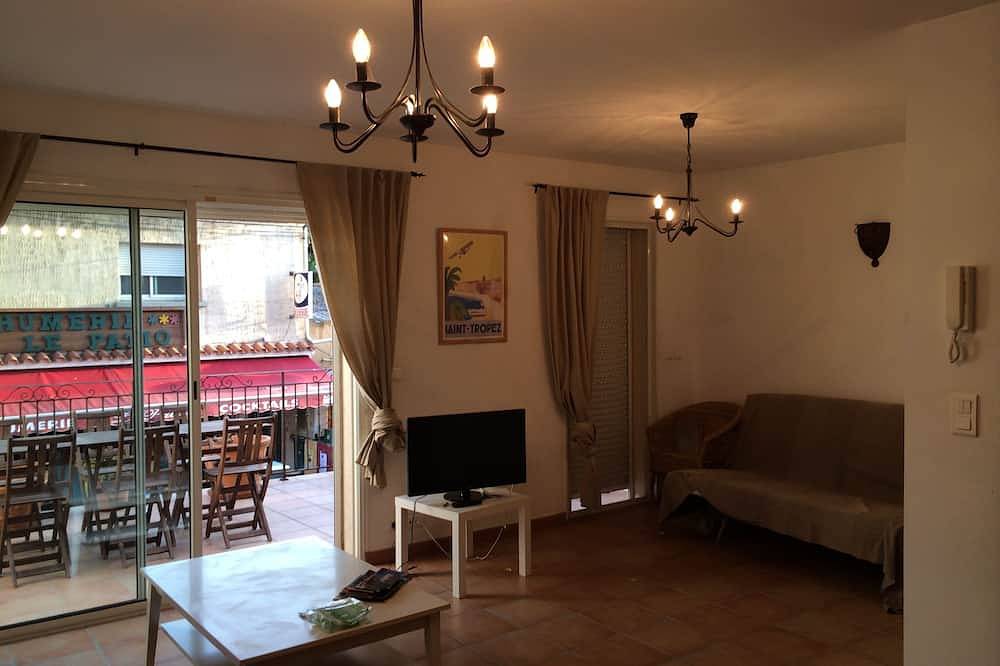 Ganze Wohnung, La Capte large 48 m2 T2 with 4 beds-near beach and shops in La Capte, Hyeres