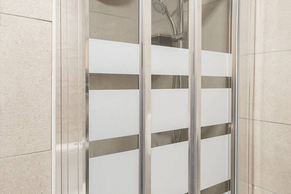 Cozy Double Room with Bathroom Gran Via | 034 in Centro (Madrid), Madrid