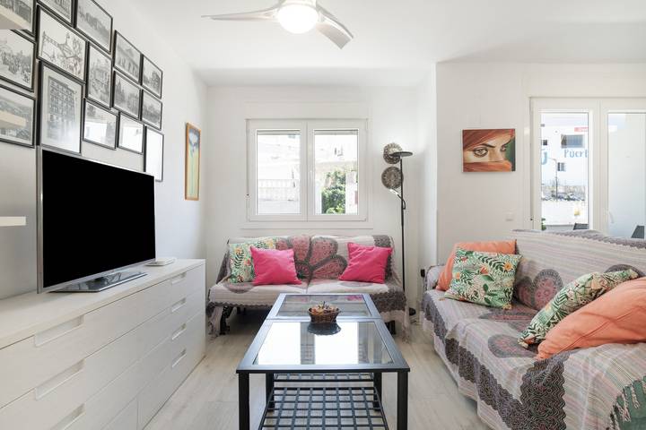 Entire apartment, Apartment 'Carril De La Fuente' with Private Terrace and Balcony in Playa de los Bateles (Conil de la Frontera), Conil de la Frontera