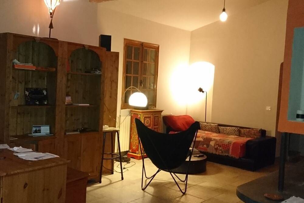 House with magnificent swimming pool and wooden terrace sheltered by oak trees in La Tour-d'Aigues, Regionaler Naturpark Luberon