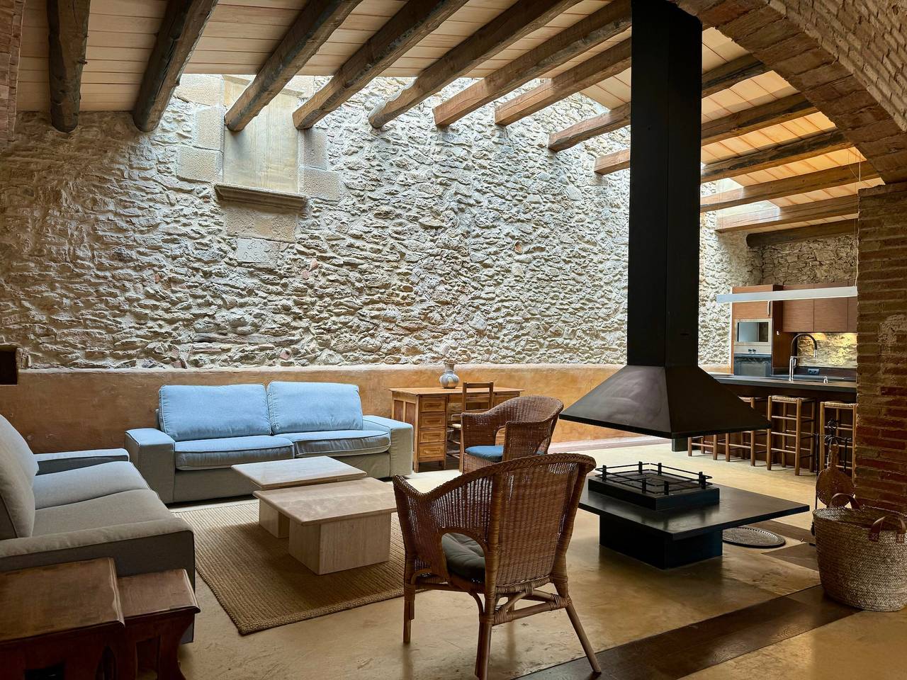 Casa rural 'Cal Duc' con terraza privada, jardín privado y Wi-Fi in els Masos de Pals, Pals