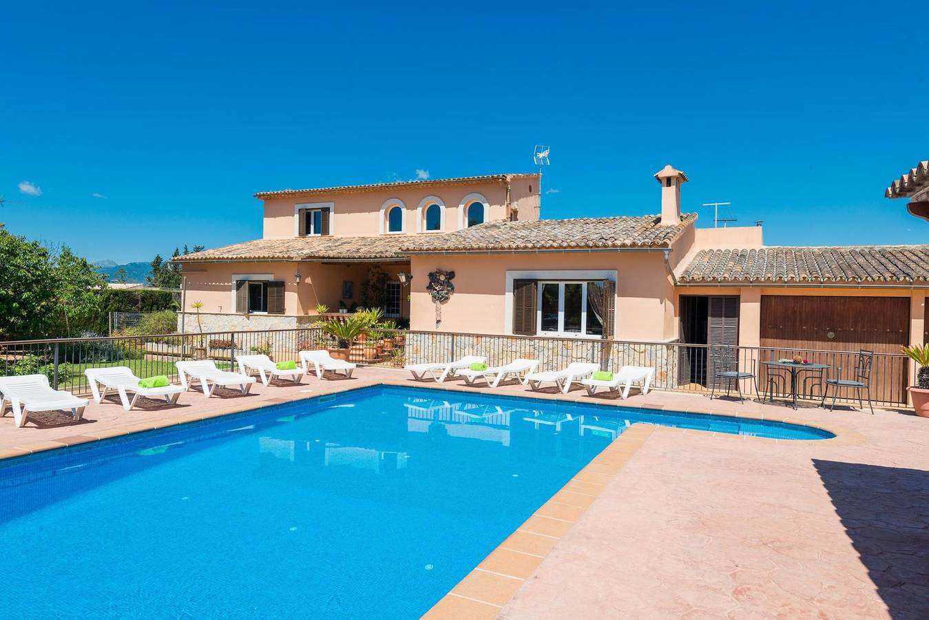 Can Marçal - Beautiful chalet with private pool and tennis court in residential area. Free Wifi in Es Garrovers, Marrachí